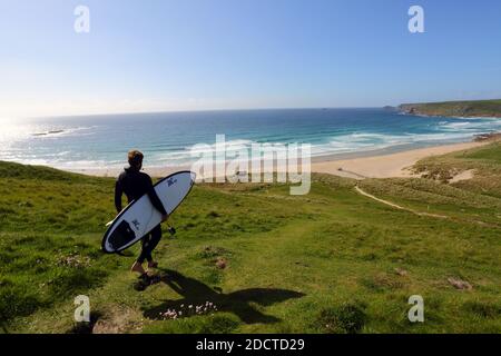 GROSSBRITANNIEN/Cornwall/Surfer am Sennen Beach, Cornwall Stockfoto