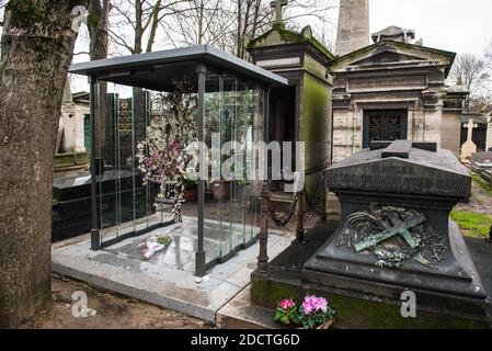 Ein Bild vom 10. Januar 2018 zeigt das Familiengrubber des verstorbenen französischen Sängers Michel Berger, wo der verstorbene Sänger France Gall am 12. Januar auf dem Friedhof Montmartre in Paris beigesetzt werden soll. Foto von Eliot Blondt/ABACAPRESS.COM Stockfoto