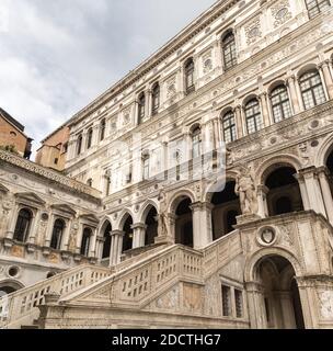 Scala dei giganti (Treppe der Giganten) im Palazzo Ducale (Dogenpalast) in Venedig, Italien Stockfoto