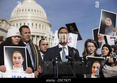 Der US-Repräsentant Joaquín Castro (Demokrat von Texas) spricht am 19. Januar 2018 auf einer Pressekonferenz über die Einwanderungsreform vor dem Kapitolgebäude der Vereinigten Staaten in Washington, D.C.. Foto von Alex Edelman / CNP/ABACAPRESS.COM Stockfoto