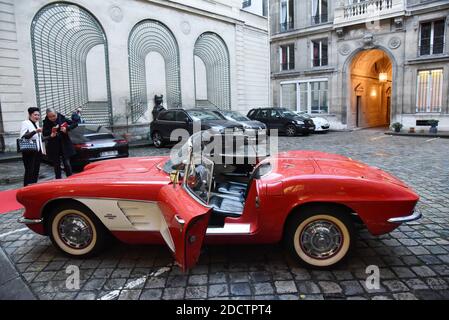 Chevrolet Corvette Roadster de 1961 achetée lors d'un dîner caritatif de Léonardo DiCaprio dont le tableau de Bord est dédicacé par 20 stars d'Hollywood a Paris, Frankreich am 1. Februar 2018. Foto von Alain Apaydin/ABACAPRESS.COM: Ben Affleck - Christian Bale - Orlando Bloom - Adrien Brody - Matt Damon - Benicio Del Toro - Leonardo DiCaprio - Robert Downey Jr - Jamie Foxx - Tom Hardy - Angelina Jolie - Gwyneth Paltrow - Sean Penn - Brad Pitt - Steven Spielberg - Meryl Streep - Channing Tatum - Charlie Theron - Mark Wiehloon. Stockfoto