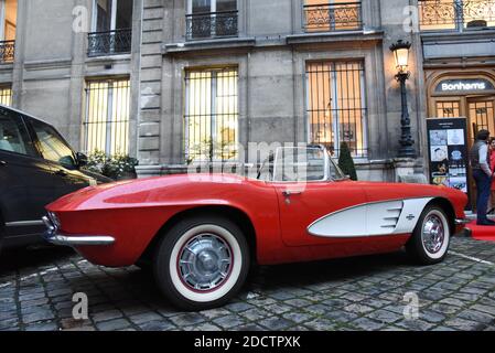 Chevrolet Corvette Roadster de 1961 achetée lors d'un dîner caritatif de Léonardo DiCaprio dont le tableau de Bord est dédicacé par 20 stars d'Hollywood a Paris, Frankreich am 1. Februar 2018. Foto von Alain Apaydin/ABACAPRESS.COM: Ben Affleck - Christian Bale - Orlando Bloom - Adrien Brody - Matt Damon - Benicio Del Toro - Leonardo DiCaprio - Robert Downey Jr - Jamie Foxx - Tom Hardy - Angelina Jolie - Gwyneth Paltrow - Sean Penn - Brad Pitt - Steven Spielberg - Meryl Streep - Channing Tatum - Charlie Theron - Mark Wiehloon. Stockfoto