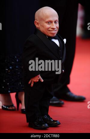 Datei Foto - 'Verne Troyer nimmt an der Vorführung von ''The Imaginarium of Doctor Parnassus'' auf dem 62. Filmfestival in Cannes Teil. Cannes, Frankreich, 22. Mai 2009. Verne Troyer, die vor allem dafür bekannt ist, Mini-Me in den Austin Powers-Filmen zu spielen, ist im Alter von 49 Jahren gestorben. Troyer, der 81cm groß war, spielte auch Griphook im ersten Harry Potter Film. Foto von Lionel Hahn/ABACAPRESS.COM (im Bild: Verne Troyer)' Stockfoto