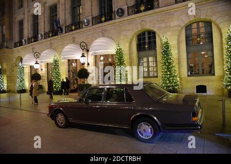 Außenansicht des Ritz Palace Hotels, Place Vendome in Paris, Frankreich, 11. Januar 2018. Die Polizei hat einige der Juwelen im Wert von über 4 Millionen Euro aus dem Ritz-Hotel im Zentrum von Paris geborgen, während Offiziere nach zwei Dieben jagen, die auf der Flucht sind. Eine Gruppe von fünf verwendet Achsen, um die Schaufenster der Schmuckgeschäfte im Erdgeschoss des Hotels in Place Vendome am Mittwochabend gegen 18:30 Uhr zu zerschlagen. Foto von Alain Apaydin/ABACAPRESS.COM Stockfoto