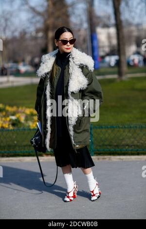 Street style, Maiko Shibata Ankunft in Margiela Herbst-Winter 2018-2019 Show im Grand Palais, in Paris, Frankreich, am 28. Februar 2018 statt. Foto von Marie-Paola Bertrand-Hillion/ABACAPRESS.COM Stockfoto