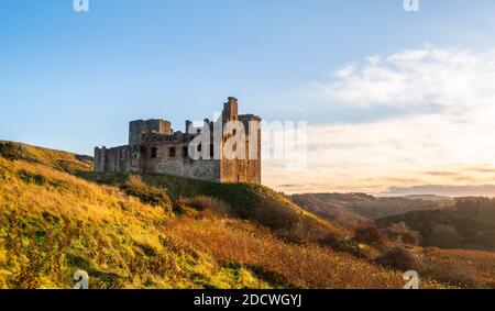 19. November 2020 Crichton Castle Midlothian, Schottland. Großbritannien EIN herbstlicher Sonnenuntergang Blick auf Crichton Castle, Crichton Castle ist eine Burgruine in der Nähe von t Stockfoto