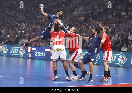 Frankreichs Timothey N'Guessan spielt am 7. Januar 2018 im Handballspiel der Goldenen Liga Frankreich gegen Dänemark in der Accorhotels Arena, Paris, Frankreich. Foto von Henri Szwarc/ABACAPRESS.COM Stockfoto