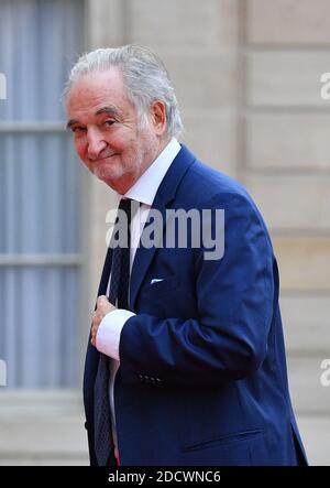 Jacques Attali kommt am 10. April 2018 zu einem offiziellen Abendessen im Elysee-Palast in Paris, Teil des Besuchs von Saudi-Arabiens Kronprinz Mohammed bin Salman in Frankreich. Foto von Christian Liewig/ABACAPRESS.COM Stockfoto