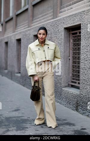 Street Style, Bettina Looney Ankunft in Carven Herbst-Winter 2018-2019 Show im Lycee Camille See in Paris, Frankreich, am 1. März 2018 statt. Foto von Marie-Paola Bertrand-Hillion/ABACAPRESS.COM Stockfoto