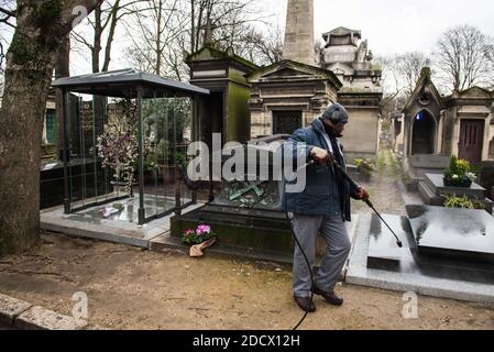 Ein Bild vom 10. Januar 2018 zeigt das Familiengrubber des verstorbenen französischen Sängers Michel Berger, wo der verstorbene Sänger France Gall am 12. Januar auf dem Friedhof Montmartre in Paris beigesetzt werden soll. Foto von Eliot Blondt/ABACAPRESS.COM Stockfoto