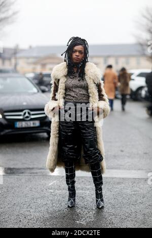 Street style, Selah Marley Ankunft in Loewe Herbst-Winter 2018-2019 Show in der UNESCO, in Paris, Frankreich, am 2. März 2018 statt. Foto von Marie-Paola Bertrand-Hillion/ABACAPRESS.COM Stockfoto