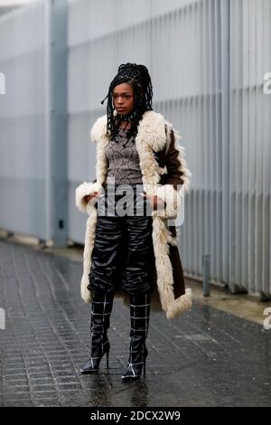 Street style, Selah Marley Ankunft in Loewe Herbst-Winter 2018-2019 Show in der UNESCO, in Paris, Frankreich, am 2. März 2018 statt. Foto von Marie-Paola Bertrand-Hillion/ABACAPRESS.COM Stockfoto