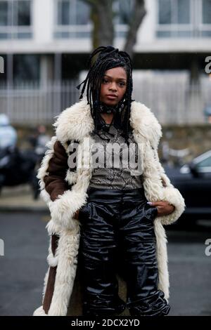 Street style, Selah Marley Ankunft in Loewe Herbst-Winter 2018-2019 Show in der UNESCO, in Paris, Frankreich, am 2. März 2018 statt. Foto von Marie-Paola Bertrand-Hillion/ABACAPRESS.COM Stockfoto