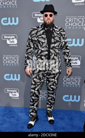 Chris Sullivan nimmt am 11. Januar 2018 an den 23. Annual Critics' Choice Awards im Barker Hangar in Santa Monica, Los Angeles, CA, USA Teil. Foto von Lionel Hahn/ABACAPRESS.COM Stockfoto