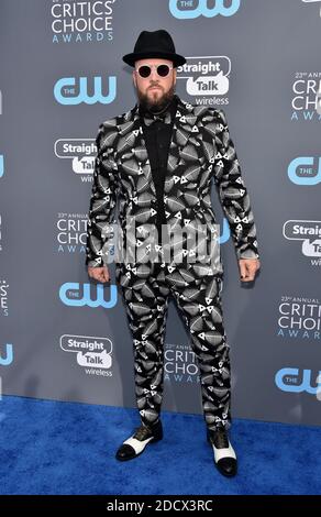 Chris Sullivan nimmt am 11. Januar 2018 an den 23. Annual Critics' Choice Awards im Barker Hangar in Santa Monica, Los Angeles, CA, USA Teil. Foto von Lionel Hahn/ABACAPRESS.COM Stockfoto