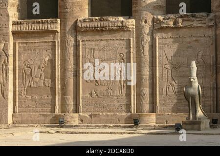 TEMPEL VON EDFU, ÄGYPTEN Stockfoto