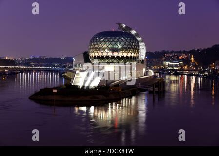 La seine Musicale in Boulogne Billancourt, bei Paris, am 13. Januar 2018. Die neue Musikstadt auf der Ile Seguin wurde von Shigeru Ban und Jean de Gastines entworfen und verfügt über einen Konzertsaal, ein Auditorium, Probenstudios, eine Musikschule und Geschäfte. Foto von Alain Apaydin/ABACAPRESS.COM Stockfoto