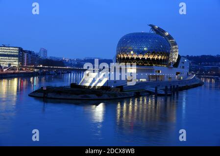 La seine Musicale in Boulogne Billancourt, bei Paris, am 13. Januar 2018. Die neue Musikstadt auf der Ile Seguin wurde von Shigeru Ban und Jean de Gastines entworfen und verfügt über einen Konzertsaal, ein Auditorium, Probenstudios, eine Musikschule und Geschäfte. Foto von Alain Apaydin/ABACAPRESS.COM Stockfoto