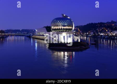 La seine Musicale in Boulogne Billancourt, bei Paris, am 13. Januar 2018. Die neue Musikstadt auf der Ile Seguin wurde von Shigeru Ban und Jean de Gastines entworfen und verfügt über einen Konzertsaal, ein Auditorium, Probenstudios, eine Musikschule und Geschäfte. Foto von Alain Apaydin/ABACAPRESS.COM Stockfoto