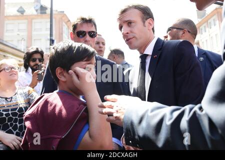 Der französische Präsident Emmanuel Macron besucht im Rahmen eines dreitägigen Besuchs am 18. april 2018 das Gebiet "Cœur de ville" in Saint-die-des-Vosges, Ostfrankreich. Foto von le Mouton/ABACAPRESS.COM Stockfoto