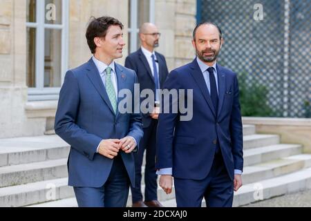 Der kanadische Premierminister Justin Trudeau und der französische Premierminister Edouard Philippe gehen im Hotel de Matignon vor einem Treffen am 17. April 2018 in Paris, Frankreich. Foto von Leon Tanguy/Pool/ABACAPRESS.COM Stockfoto