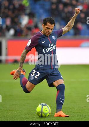 Daniel Alves von PSG während des Fußballspiels der französischen Ligue 1 Paris Saint-Germain (PSG) gegen Straßburg im Stadion Parc des Princes in Paris, Frankreich, Samstag, 17. Februar 2018. PSG gewann 5:2. Foto von Christian Liewig/ABACAPRESS.COM Stockfoto