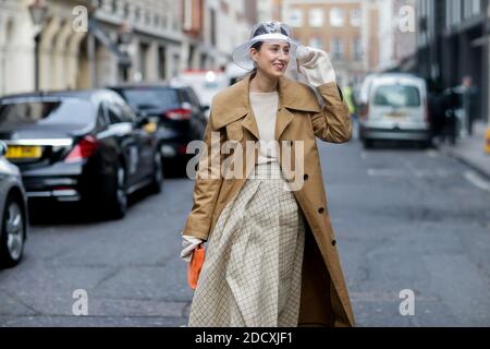 Street Style, Julia Haghjoo Ankunft in Rejina Pyo Herbst-Winter 2018-2019 Show in Burlington Arcade, in London, England, am 18. Februar 2018 statt. Foto von Marie-Paola Bertrand-Hillion/ABACAPRESS.COM Stockfoto