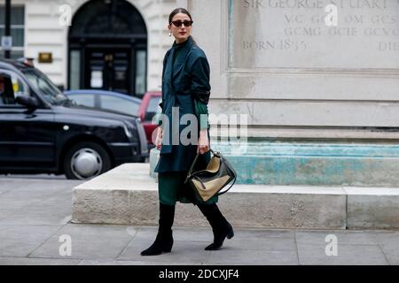 Street Style, Julia Haghjoo Ankunft in Delpozo Herbst-Winter 2018-2019 Show im RIBA, in London, England, am 18. Februar 2018 statt. Foto von Marie-Paola Bertrand-Hillion/ABACAPRESS.COM Stockfoto