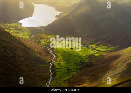 Am späten Nachmittag Sonnenlicht in den Wasdale Valleys, Lake District, Großbritannien. Stockfoto