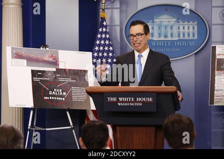 US-Finanzminister Steve Mnuchin kündigt am 23. Februar 2018 im Brady Press Briefing Room des Weißen Hauses in Washington, DC, USA, neue Sanktionen gegen Nordkorea an. Foto von Martin H. Simon/CNP/ABACAPRESS.COM Stockfoto