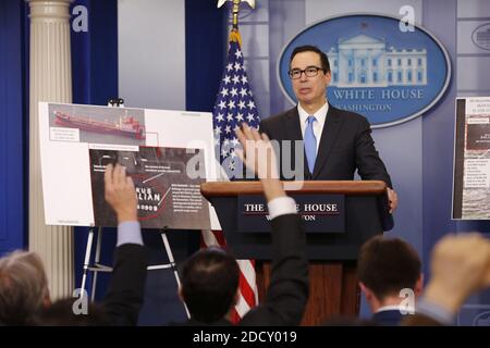 US-Finanzminister Steve Mnuchin kündigt am 23. Februar 2018 im Brady Press Briefing Room des Weißen Hauses in Washington, DC, USA, neue Sanktionen gegen Nordkorea an. Foto von Martin H. Simon/CNP/ABACAPRESS.COM Stockfoto