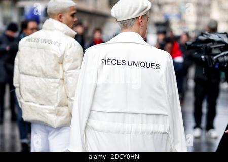 Street Style, Pierre Constand und Edmond Luu kommen in Ann Demeulemeester Herbst-Winter 2018-2019 Menswear Show, die am 19. Januar 2018 in der Universite Descartes in Paris, Frankreich, stattfand. Foto von Marie-Paola Bertrand-Hillion/ABACAPRESS.COM Stockfoto