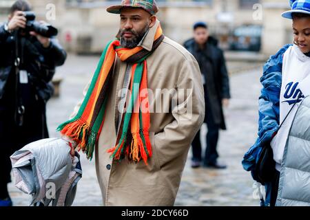 Street style, Ankunft in Thom Browne Herbst-Winter 2018-2019 Menswear Show in Beaux Arts, in Paris, Frankreich, am 20. Januar 2018 statt. Foto von Marie-Paola Bertrand-Hillion/ABACAPRESS.COM Stockfoto