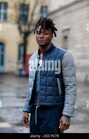 Street style, Ankunft in Thom Browne Herbst-Winter 2018-2019 Menswear Show in Beaux Arts, in Paris, Frankreich, am 20. Januar 2018 statt. Foto von Marie-Paola Bertrand-Hillion/ABACAPRESS.COM Stockfoto