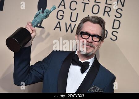 Gary Oldman, Gewinner des Preises für herausragende Leistung eines männlichen Schauspielers in einer Hauptrolle für die "Darkest Hour", posiert im Presseraum während der 24. Annual Screen Actors Guild Awards im Shrine Auditorium am 21. Januar 2018 in Los Angeles, CA, USA. Foto von Lionel Hahn/ABACAPRESS.com Stockfoto