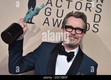 Gary Oldman, Gewinner des Preises für herausragende Leistung eines männlichen Schauspielers in einer Hauptrolle für die "Darkest Hour", posiert im Presseraum während der 24. Annual Screen Actors Guild Awards im Shrine Auditorium am 21. Januar 2018 in Los Angeles, CA, USA. Foto von Lionel Hahn/ABACAPRESS.com Stockfoto