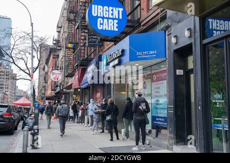 New York, NY, 11/23/20: Covid Testing Line Stockfoto