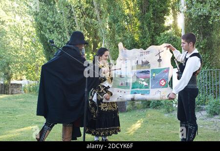 Salamanca folklorist El Mariquelo und Gruppe auftreten an Outdoor Hochzeit in Spanien Stockfoto