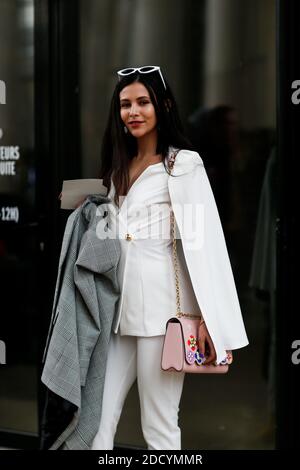 Straßenstil, Oriana Findlay Ankunft in Akris Herbst-Winter 2018-2019 Show im Palais de Tokyo, in Paris, Frankreich, am 4. März 2018 statt. Foto von Marie-Paola Bertrand-Hillion/ABACAPRESS.COM Stockfoto