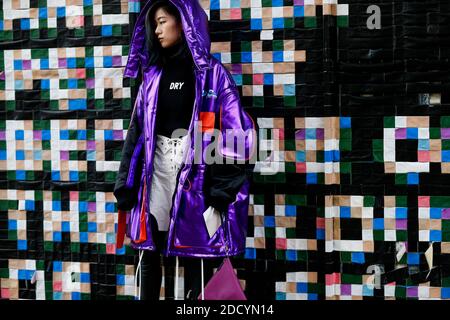 Street Style, Ankunft in Akris Herbst-Winter 2018-2019 Show im Palais de Tokyo, in Paris, Frankreich, am 4. März 2018 statt. Foto von Marie-Paola Bertrand-Hillion/ABACAPRESS.COM Stockfoto