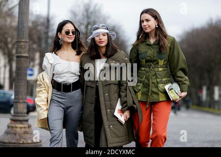 Street Style, Anna Rosa Vitiello, Bettina Looney und Florrie Thomas Ankunft in Chanel Herbst-Winter 2018-2019 Show im Grand Palais, in Paris, Frankreich, am 6. März 2018 statt. Foto von Marie-Paola Bertrand-Hillion/ABACAPRESS.COM Stockfoto