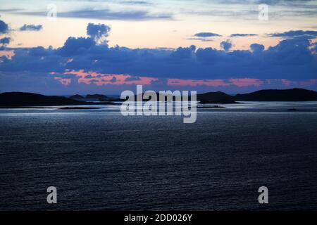 GROSSBRITANNIEN /Isle of Scilly / St Mary’s /Blick von St Marry’s nach Samson , Bryher und Tresco . Stockfoto