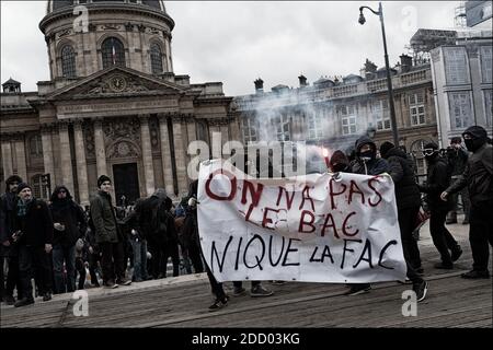Französische Rentner nehmen an einer Demonstration Teil. Sie protestieren gegen das Regierungsprojekt, sie mehr zu besteuern (Erhöhung der CSG). Am 15. März 2018 in Paris, Frankreich. Foto von Khanh Renaud/ABACAPRESS.COM Stockfoto