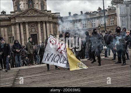 Französische Rentner nehmen an einer Demonstration Teil. Sie protestieren gegen das Regierungsprojekt, sie mehr zu besteuern (Erhöhung der CSG). Am 15. März 2018 in Paris, Frankreich. Foto von Khanh Renaud/ABACAPRESS.COM Stockfoto