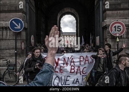 Französische Rentner nehmen an einer Demonstration Teil. Sie protestieren gegen das Regierungsprojekt, sie mehr zu besteuern (Erhöhung der CSG). Am 15. März 2018 in Paris, Frankreich. Foto von Khanh Renaud/ABACAPRESS.COM Stockfoto