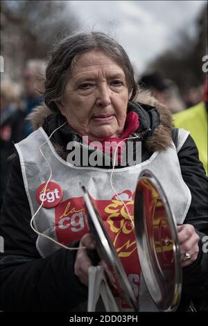 Französische Rentner nehmen an einer Demonstration Teil. Sie protestieren gegen das Regierungsprojekt, sie mehr zu besteuern (Erhöhung der CSG). Am 15. März 2018 in Paris, Frankreich. Foto von Khanh Renaud/ABACAPRESS.COM Stockfoto