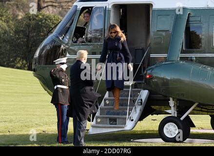 US-Präsident Donald Trump wartet auf First Lady Melania Trump, als sie am 19. März 2018 in Washington, DC, ins Weiße Haus zurückkehren. Foto von Olivier Douliery/ Abaca Stockfoto