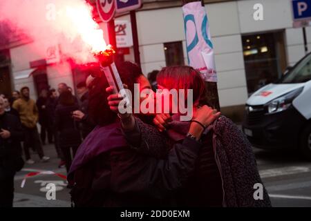 Studenten demonstrieren am 22. März 2018 in Paris, Frankreich, als Tausende von französischen Lokführern, Lehrern und Fluglotsen heute an einem großen Protesttag gegen die Reformbestrebungen des französischen Präsidenten in den Streik treten sollten. Die Walk-outs und Demonstrationen sind die neueste Kraftprobe für den 40-jährigen Präsidenten Macron, der eine neue Phase seiner Agenda zur Überarbeitung der staatlichen Eisenbahnen und anderer öffentlicher Dienste vorantreibt. Foto von Raphael Lafargue/ABACAPRESS.COM Stockfoto