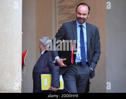 Der französische Premierminister Edouard Philippe verlässt nach der wöchentlichen Kabinettssitzung am 31. Januar 2018 in Paris, Frankreich, den Elysee-Palast. Foto von Christian Liewig/ABACAPRESS.COM Stockfoto