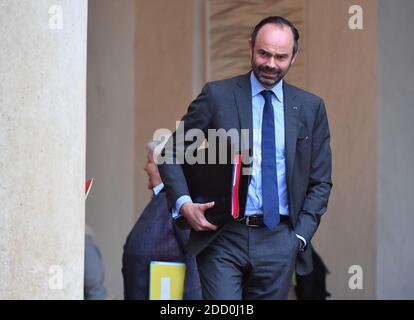 Der französische Premierminister Edouard Philippe verlässt nach der wöchentlichen Kabinettssitzung am 31. Januar 2018 in Paris, Frankreich, den Elysee-Palast. Foto von Christian Liewig/ABACAPRESS.COM Stockfoto